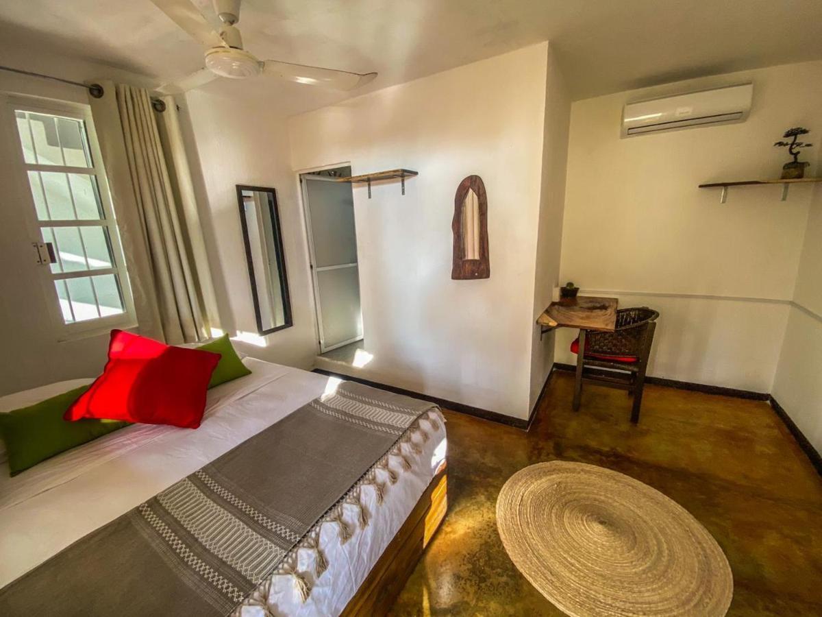 Shaka House Hotel ปูแอร์โตเอสกอนดิโด ภายนอก รูปภาพ